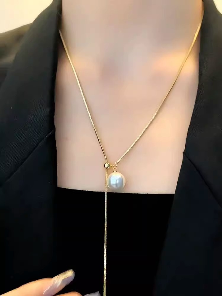 Design sense pearl pull-out necklace for women, 2023 new trendy titanium steel, does not fade, elegant and versatile neckchain collarbone chain details Picture