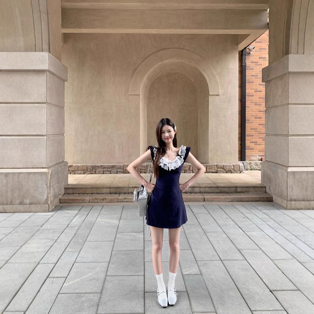 2024 New lace small flying sleeve dress for women's summer French hot girl, waist and hip skirt, elegant short skirt Specification image