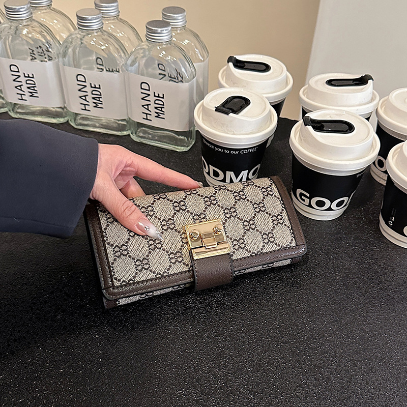 女士钱包实物图