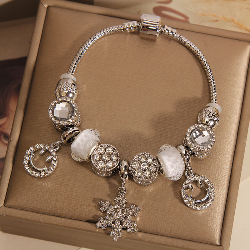 Pan estilo brazalete de nieve nicho ligero extravagancia blanco borracho cuentas cara sonriente pincho de mano temperamento corazón de chica brazalete de influenciador details Picture