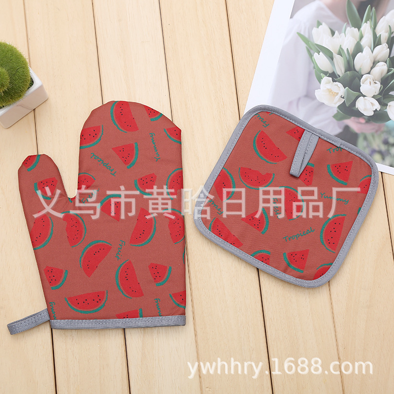 【LOVELY HOME】 Manufacturers direct microwave oven glove mat two-piece kitchen microwave oven glove set thickened high temperature resistance Application Scenario