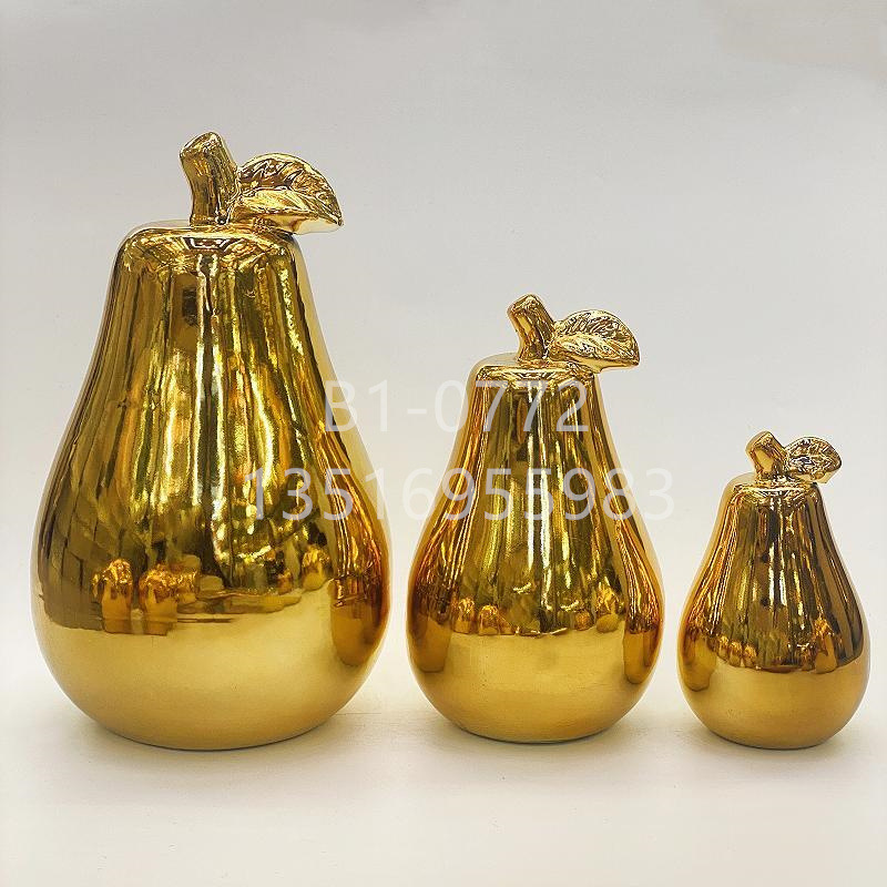 Pear-shaped golden ceramic ornaments, creative living room interior decoration ornaments, European-style fruit handicrafts, golden castle vases Application Scenario