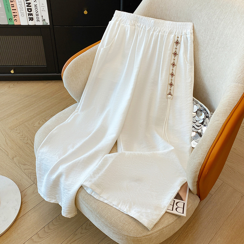 In the summer of 2025, large-sized new Chinese-style retro cotton and linen embroidered wide-leg pants are available for women to look slimmer and cover the hips. They are versatile culottes