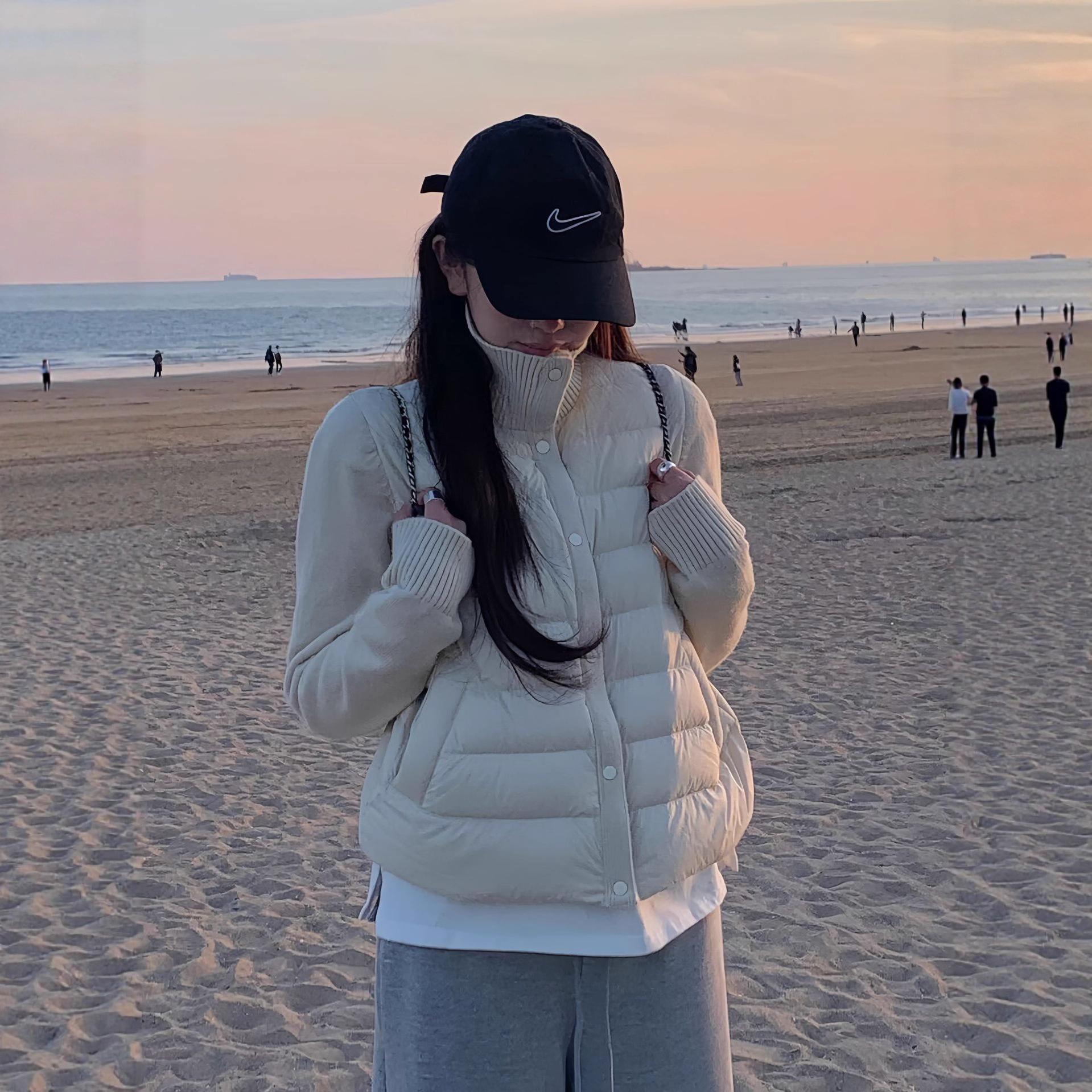 Light and thin rib down jacket for women, 2025 new style knitted stand-up collar patchwork autumn and winter 90 white duck down warm coat Application Scenario