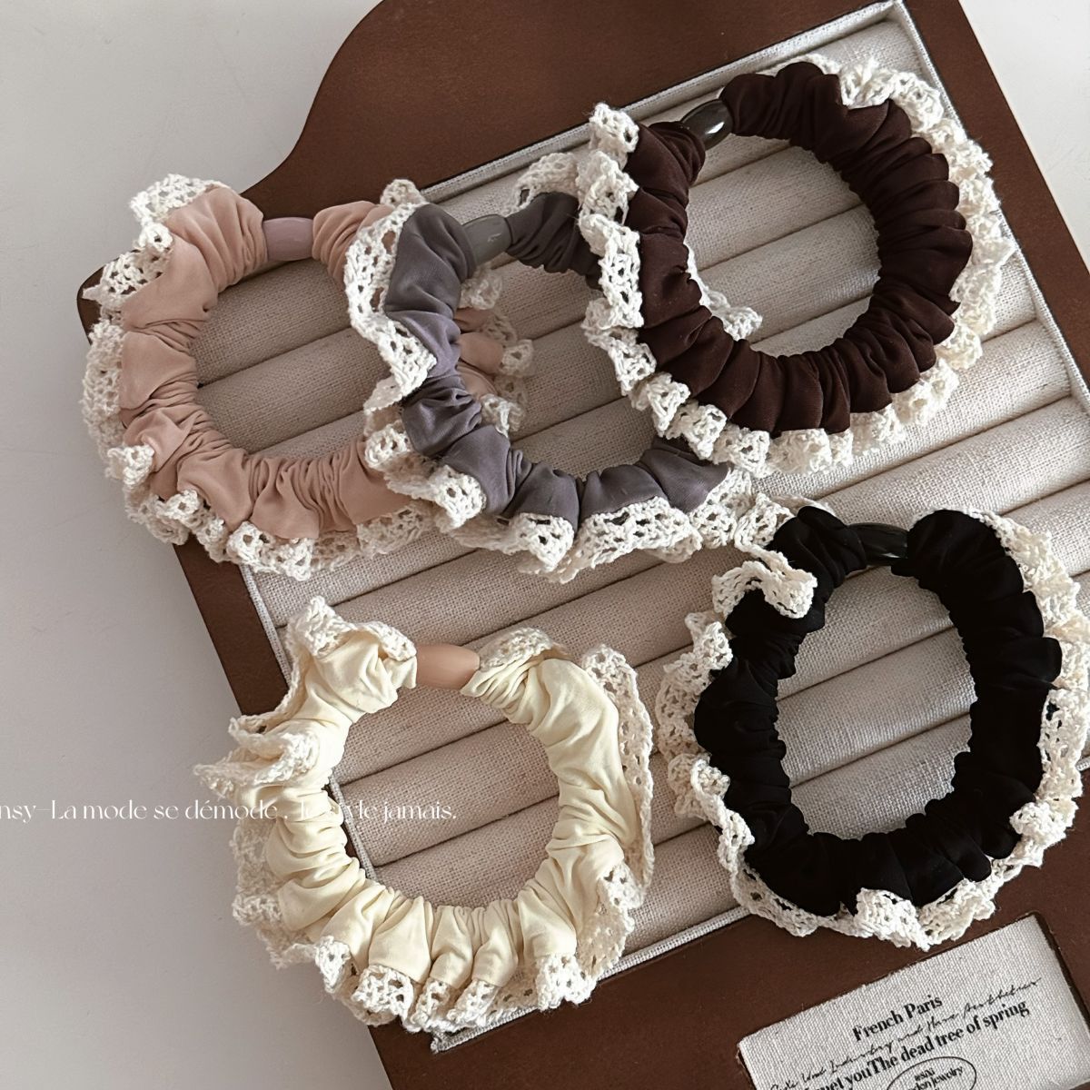 A new style of Korean-style lace and black ear edge soft and comfortable mask, ice silk small intestinal hair band, fashionable and simple ponytail hair accessory