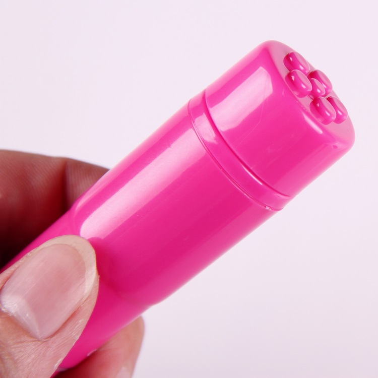 A female tongue licking vibration masturbation device for teasing and flirting. Four adult tongue devices are interchangeable Application Scenario