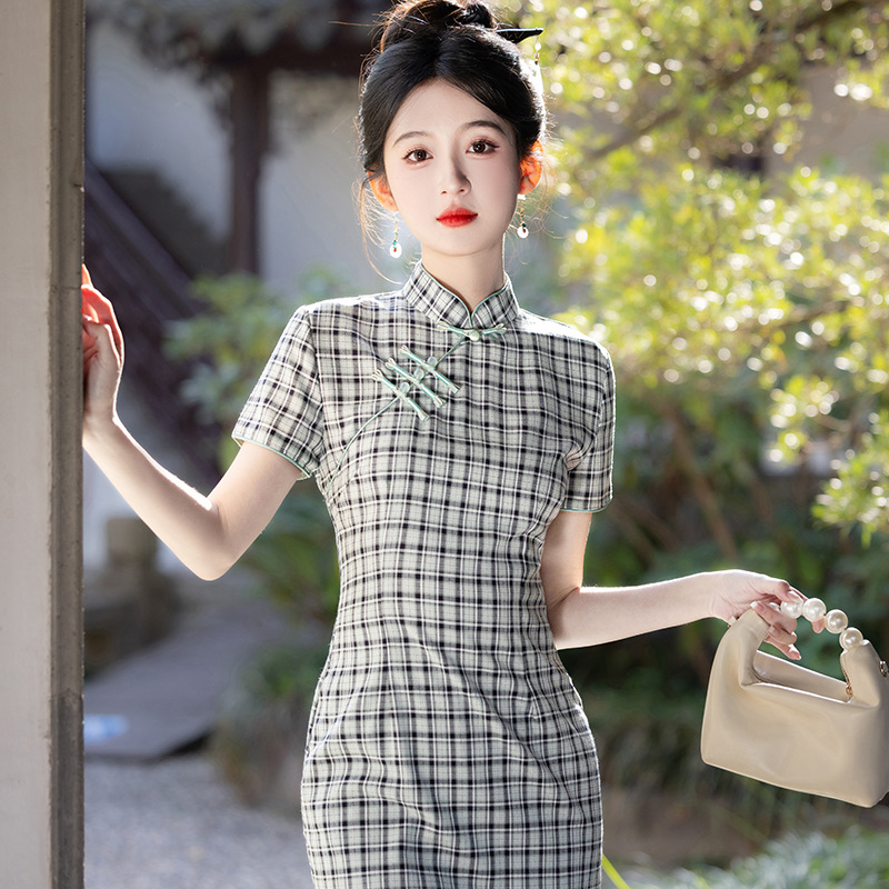 "National Trend 2025 Spring/Summer Short, petite, single-layer checkered, fresh and girlish, Chinese-style retro cheongsam. details Picture