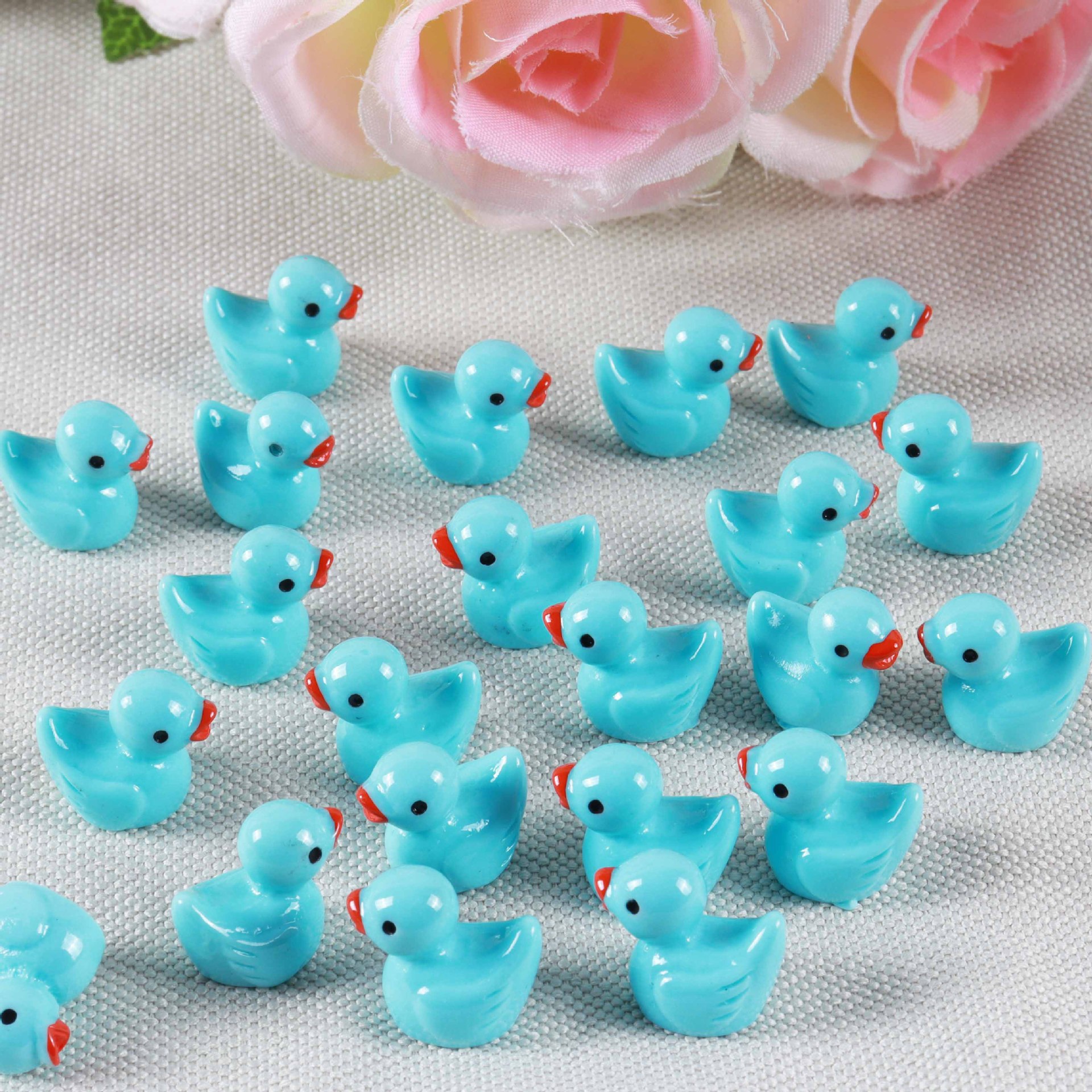 Cross-border best-selling colorful mini ducklings, resin accessories, diy handicrafts, car accessories, micro-landscape ornaments Application Scenario