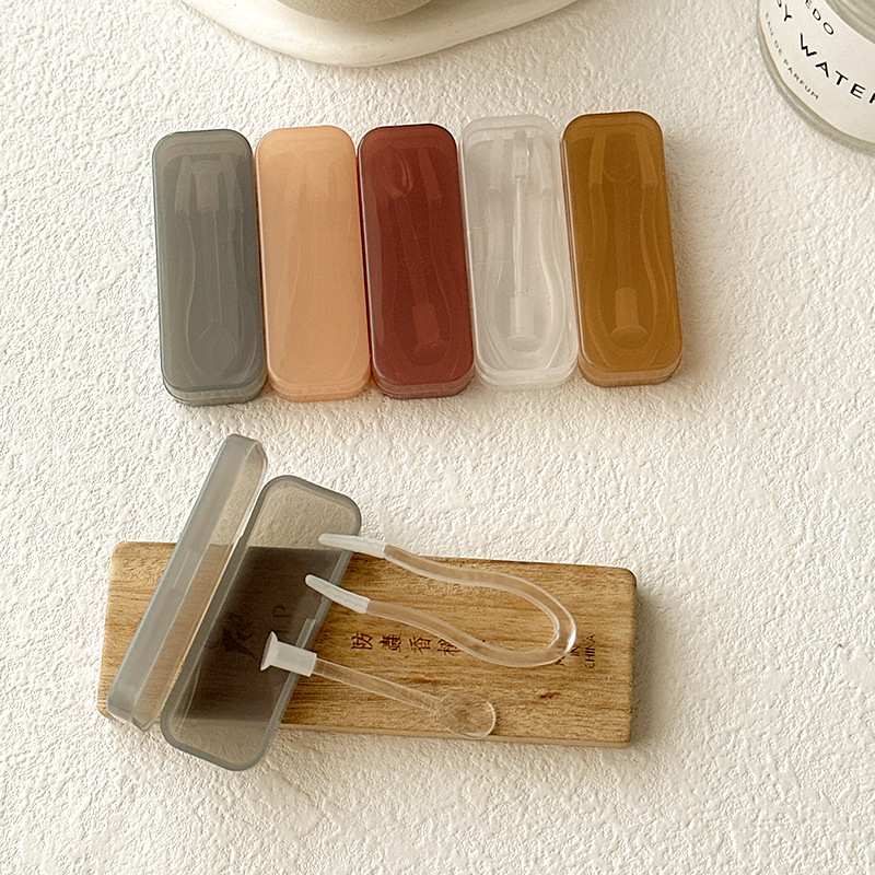 A portable and simple set of transparent tweezers and a wearing stick for wearing contact lenses, specially designed for foreign trade