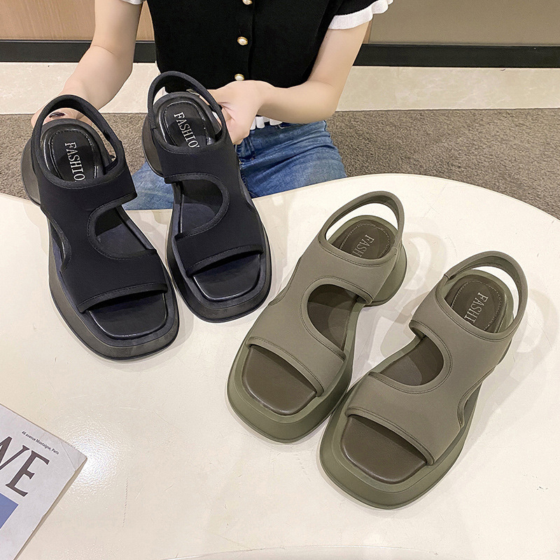 塑料拖鞋实物图