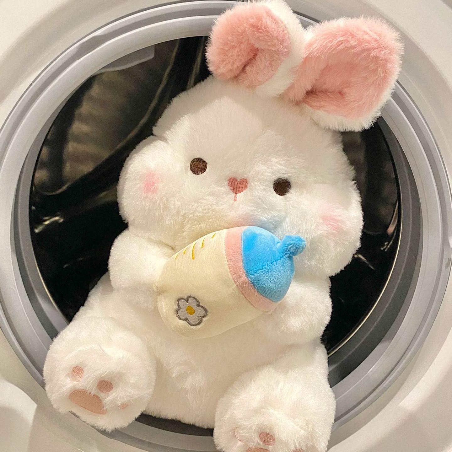 Big white rabbit plush toys for sleeping on the bed, cute baby bottle rabbit dolls, birthday gifts for women wholesale Application Scenario