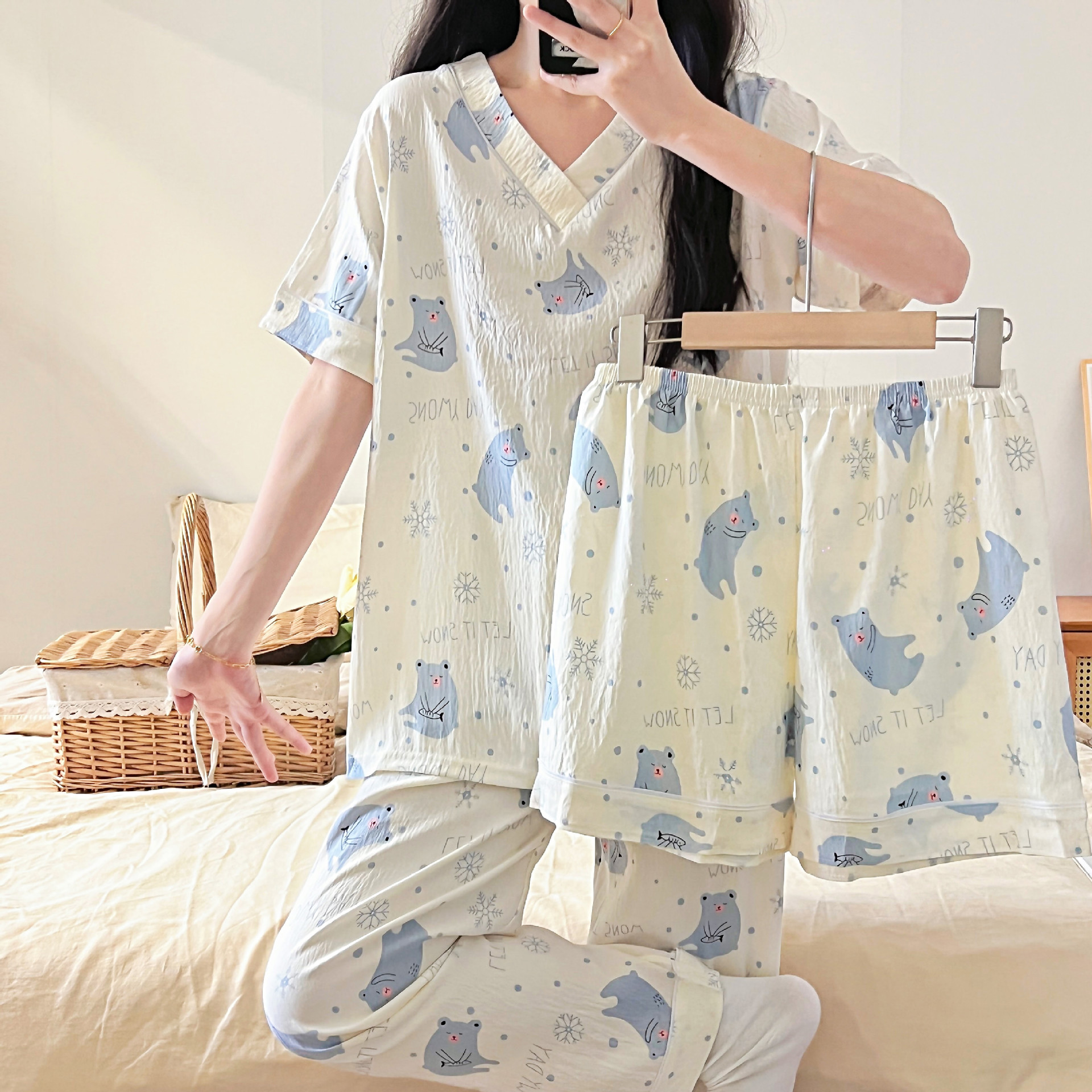 Cross-border bestseller V-neck pajama women's cloud cotton three-piece set summer short-sleeved, short-sleeved, short-sleeved and long-sleeved cartoon home wear set Application Scenario