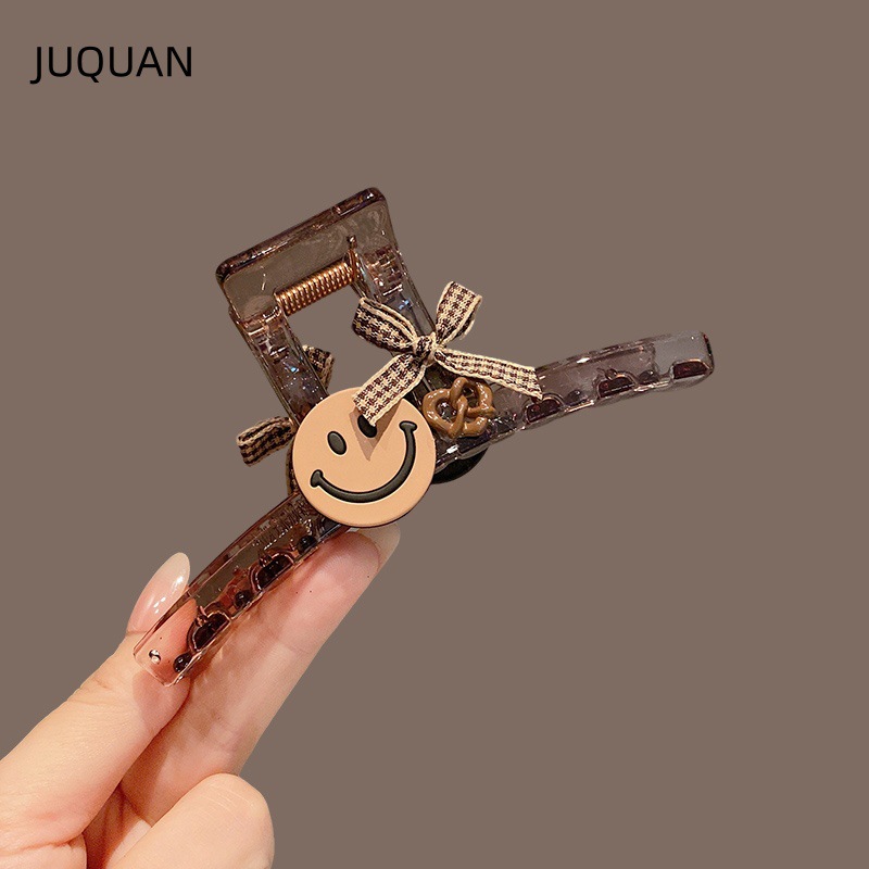 Korean-style simple and high-end smiley face grappling clip hair clip, fashionable and versatile, back head updo, shark clip hair clip, hair accessory Application Scenario