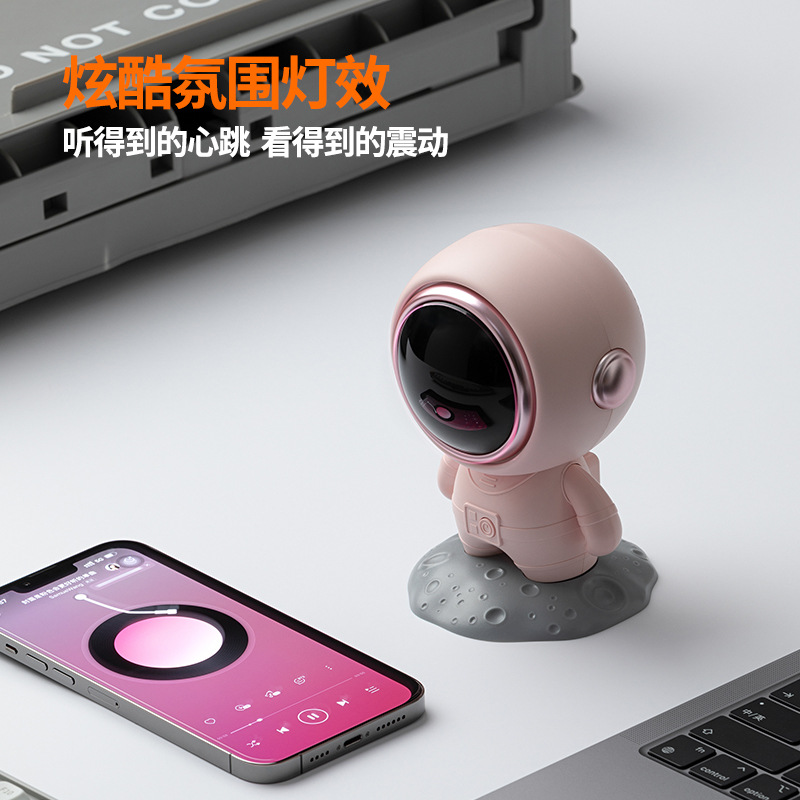 Astronaut Modeling Creative Wireless Bluetooth Speaker Desktop Cool Subwoofer Portable Outdoor Small Speaker Gift Mini Portable Speaker Camping details Picture