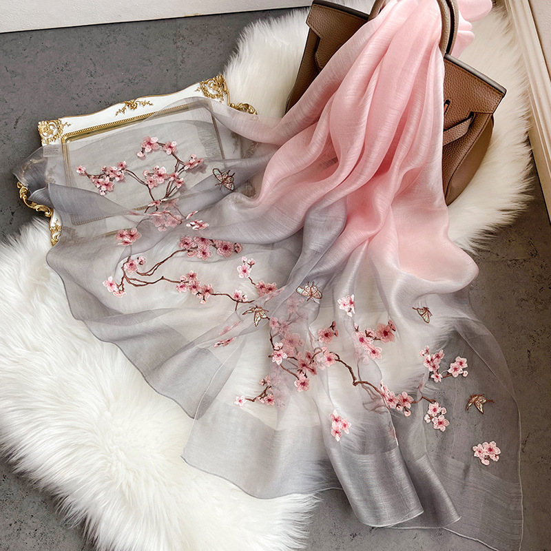 Hangzhou Gradual Color Silk Wool Scarf Women Spring And Autumn Embroidery Retro Cheongsam Shawls Palace Style Embroidered Silk Scarf details Picture