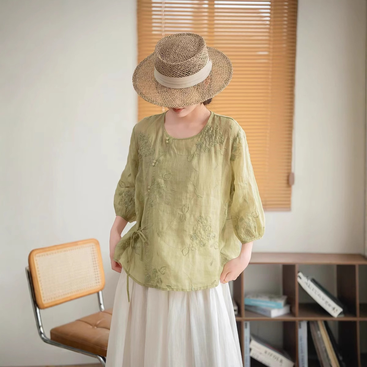 "National Trend 2025 New Chinese-style Summer slanted lapel button Zen-inspired top, retro Chinese style solid color embroidered artistic T-shirt. details Picture