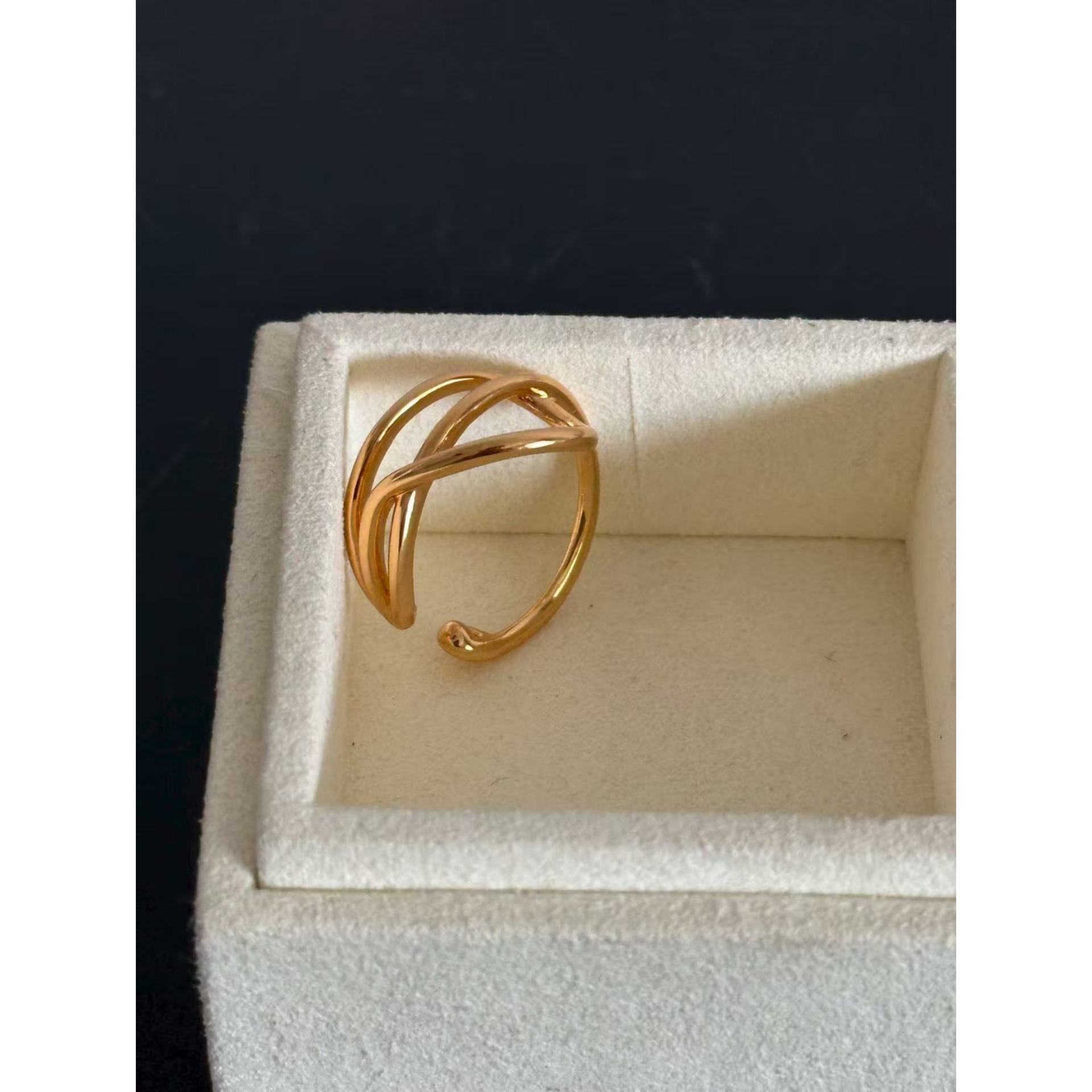 饰品/耳钉/耳饰/珍珠耳钉/耳钉爆闪白底实物图