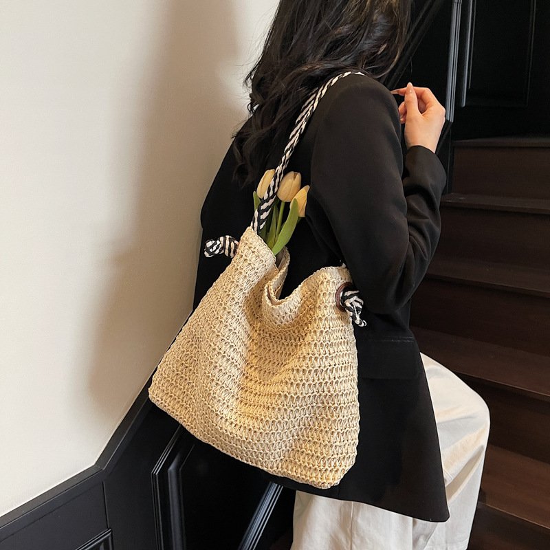 A new trendy single-shoulder underarm straw woven bag for women in summer, a seaside vacation beach bag Specification image