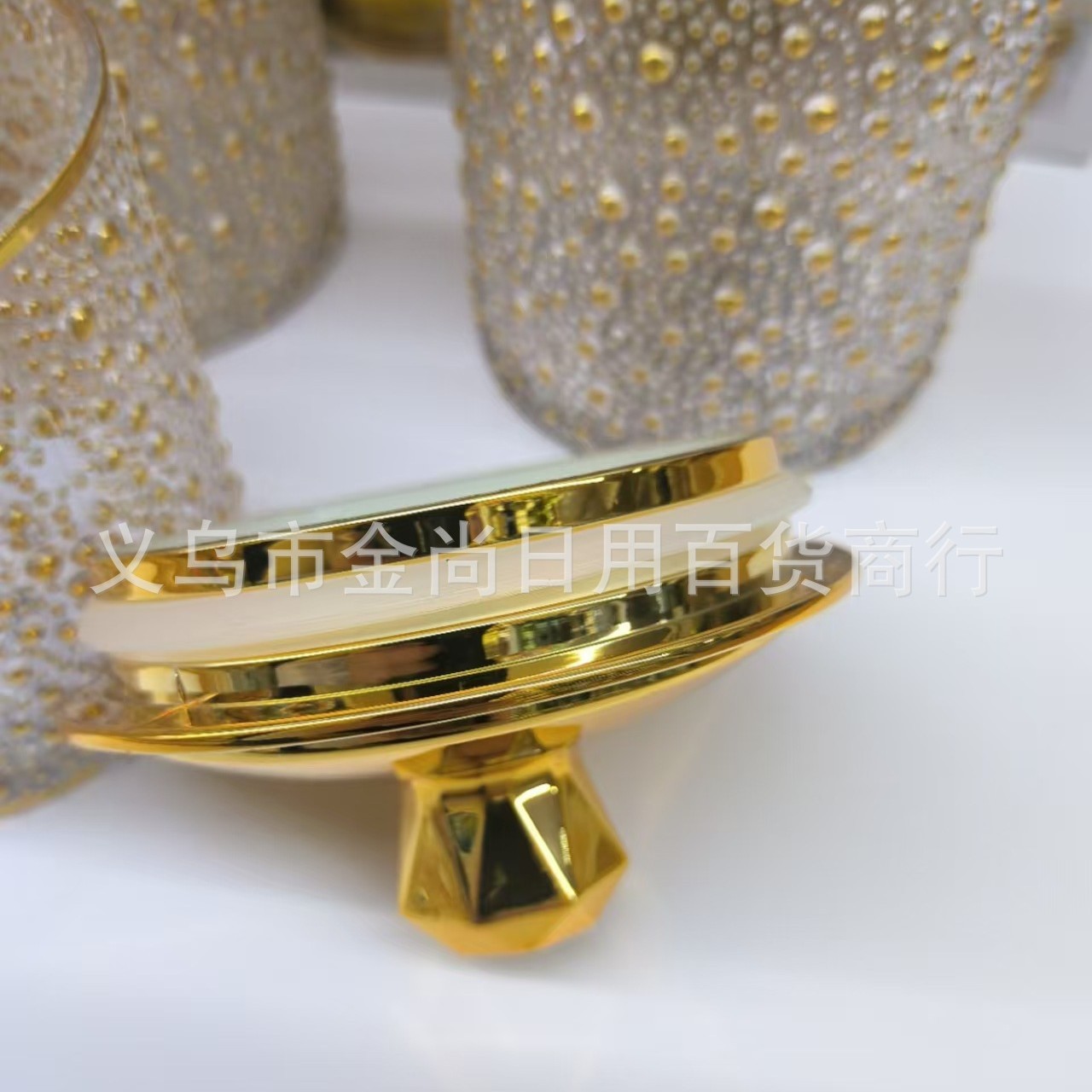 Golden pearl storage jar, desktop portable nut and candy jar, hotel tea jar decoration Application Scenario