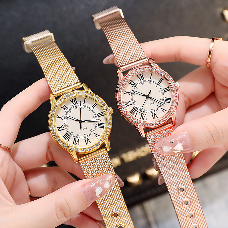 Cross-border new retro and simple Roman numeral diamond-encrusted luminous quartz watch for women, wholesale from the manufacturer Application Scenario
