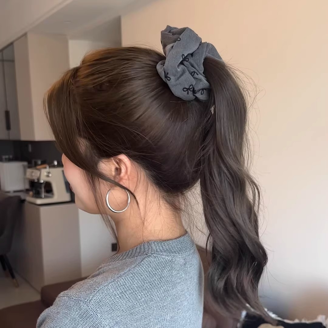 Grey, grey-toned bow, square large intestine hair band, women's hair tie, high-end look, ponytail, bun hair tie, hair accessory Specification image