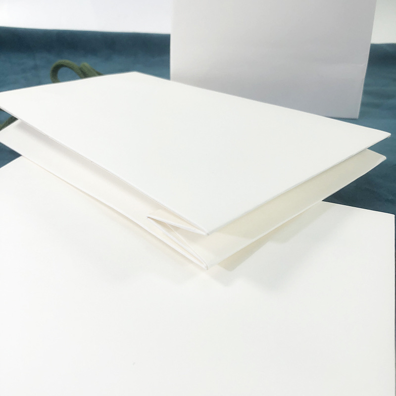 New trapezoidal personalized jewelry tote bag, the same style as four-leaf clover, white paper bag with V-shaped bottom and thickened, high-end jewelry bag Application Scenario