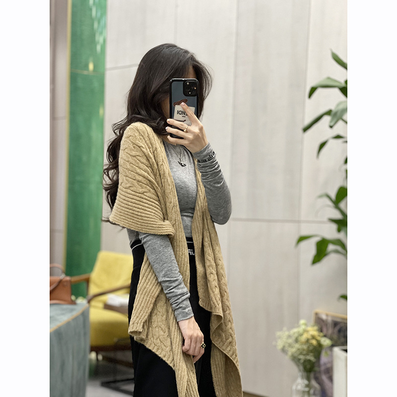 Wholesale Winter New Korean Couples All The Warm Shawl Thick Knit Twist Monochrome Imitation Cashmere Scarf Application Scenario