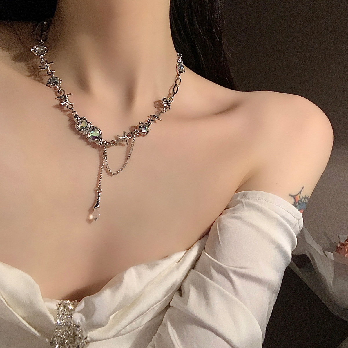 月光石荆棘项链女夏轻奢小众设计高级感甜酷风欧泊辣妹流苏锁骨链