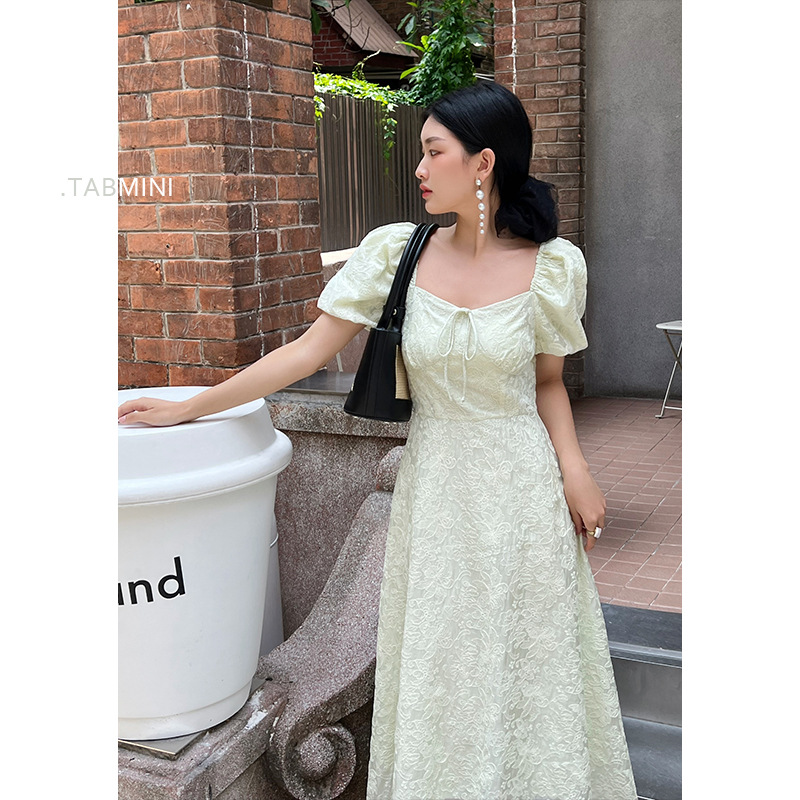 This is a new retro French dress for women, featuring a gentle and stylish square-neck design with a cinched waist Specification image