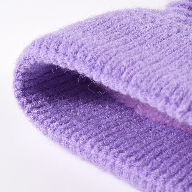 Europe And The United States Autumn And Winter With Hairball Women Outdoor Warm Thick Cold Hat Cross-Border Beanie Plus Fleece Knitted Woolen Hat Wholesale Application Scenario