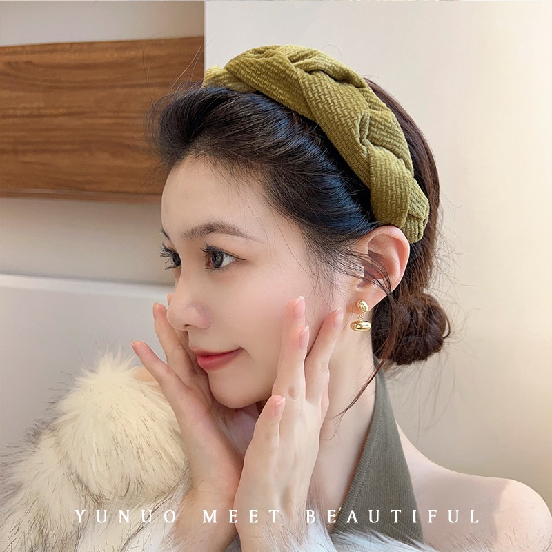 The new high-top braided braid sponge facial hair band, feminine hairpin headband, and high-end hair accessory are all popular online details Picture