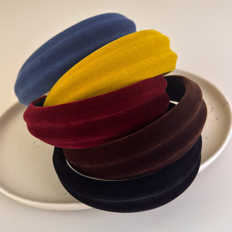 The new autumn and winter fashion leather concave-convex hair band exudes a sense of luxury. The high headband at the top of the head is versatile. The wide-edge facial hair clip is a headpiece pic 4