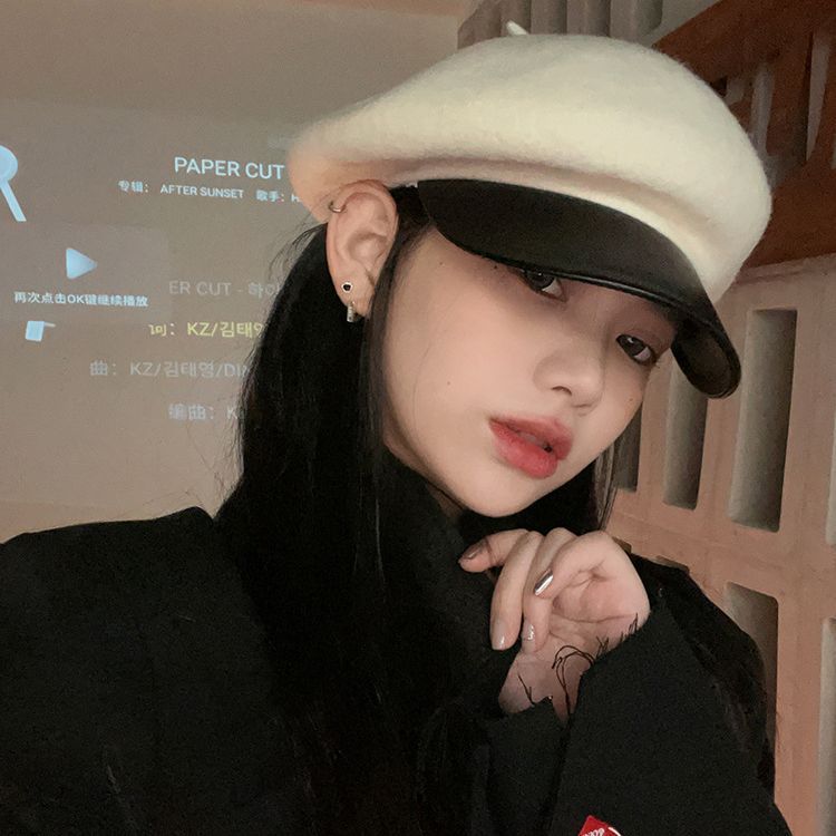 The woolen beret for women in autumn and winter is a versatile Korean style. The octagonal painter hat makes the face look slimmer. The retro British internet-famous baseball cap Application Scenario