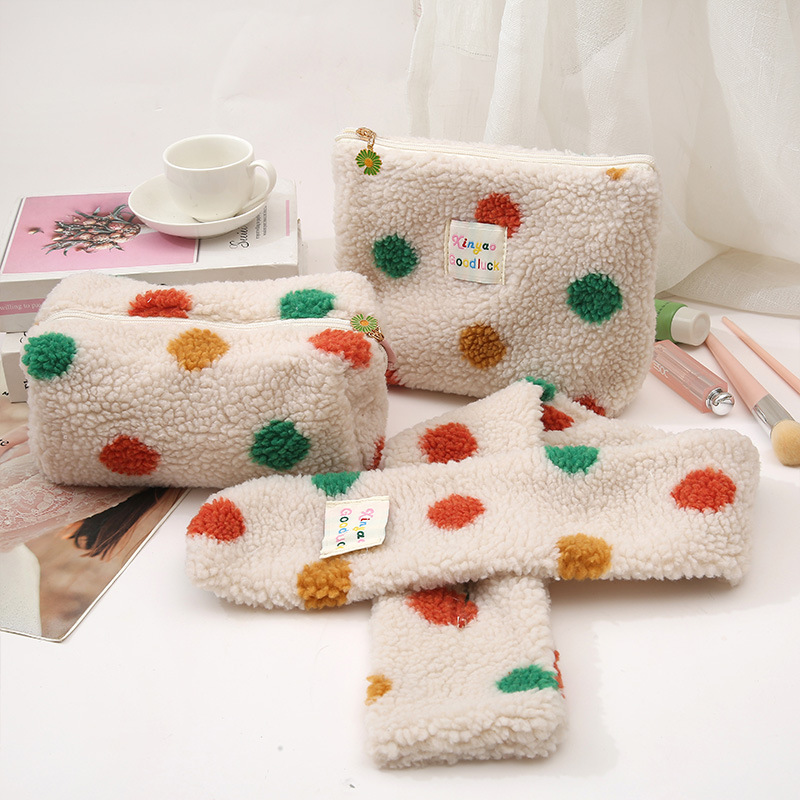 Autumn and winter large-capacity lambskin cosmetic bag, plush polka dot skin care products, washing and storage bag, cute scarf set Application Scenario