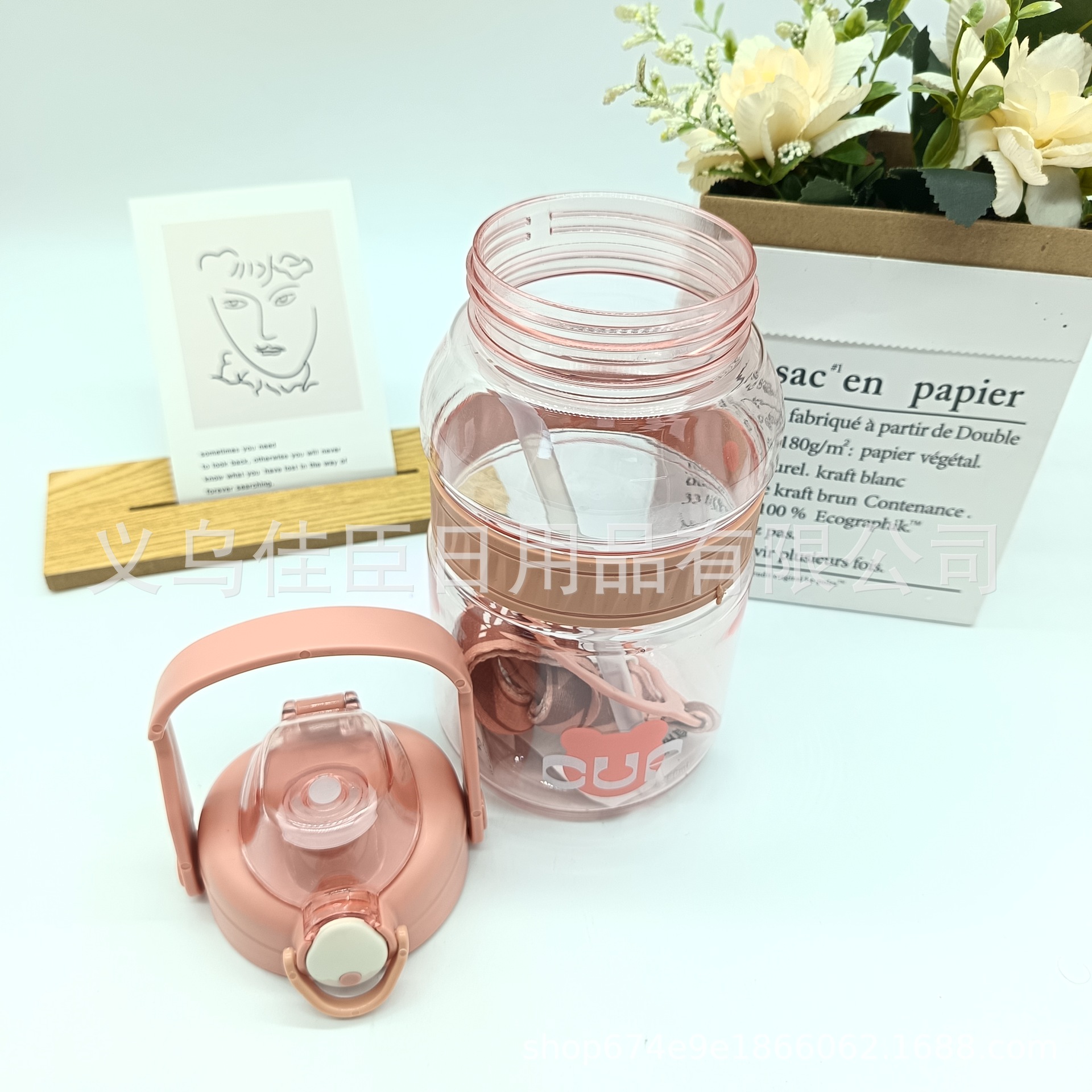 Amazon wholesale summer space cups, large-capacity direct drinking cups, men's and women's high appearance level tonton cups, portable sports water bottles Application Scenario