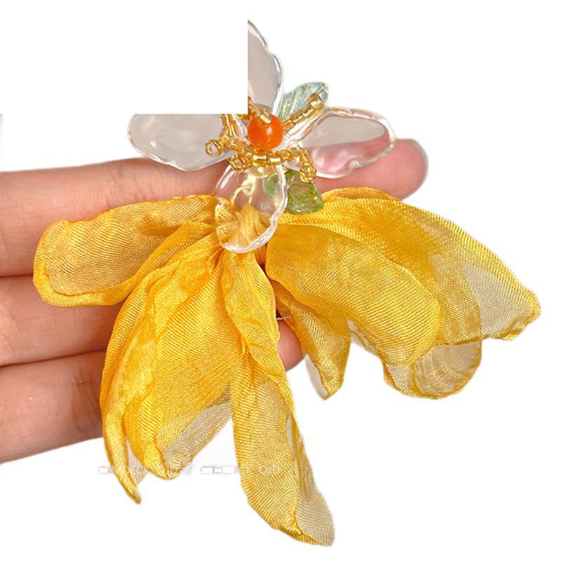 Super ethereal atmosphere yellow petal earrings, silver needle exaggerated vacation style earrings, flower stud earrings, 2024 new style earrings