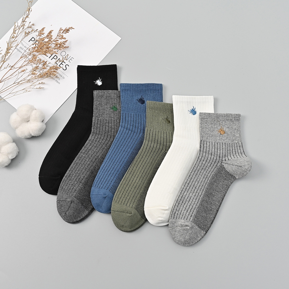 Solid color cotton mid-calf men's socks for autumn and winter, men's sports and casual sweat-absorbing long calf socks manufacturer wholesale, individual packaging Specification image
