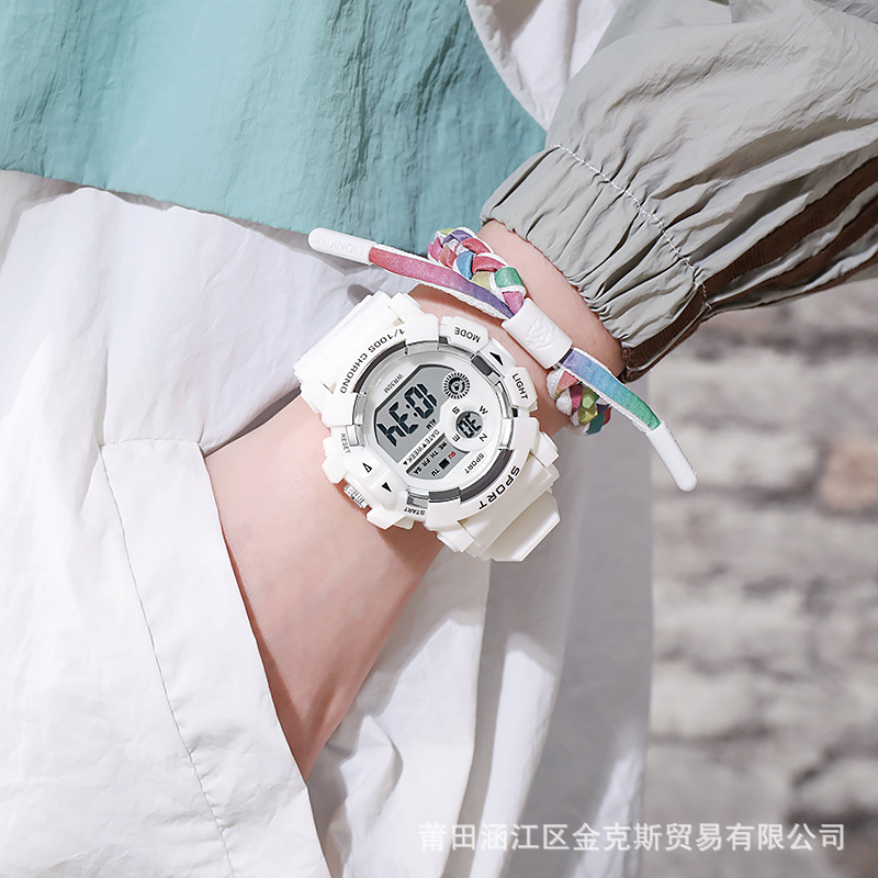 Factory direct supply of electronic children's watches for boys and girls, ins style, unicorn style, simple, waterproof and shockproof, for junior and senior high school students Application Scenario