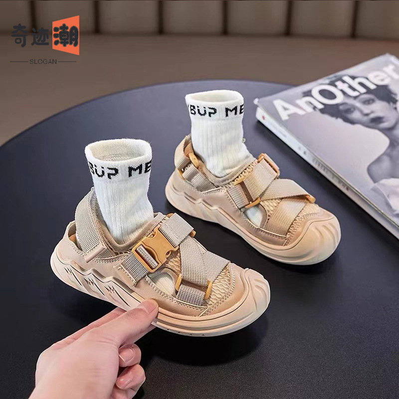 Boys' sandals with anti-slip soft soles, cool 2024 new summer children's shoes, headband beach shoes, trendy and explosive street style Application Scenario