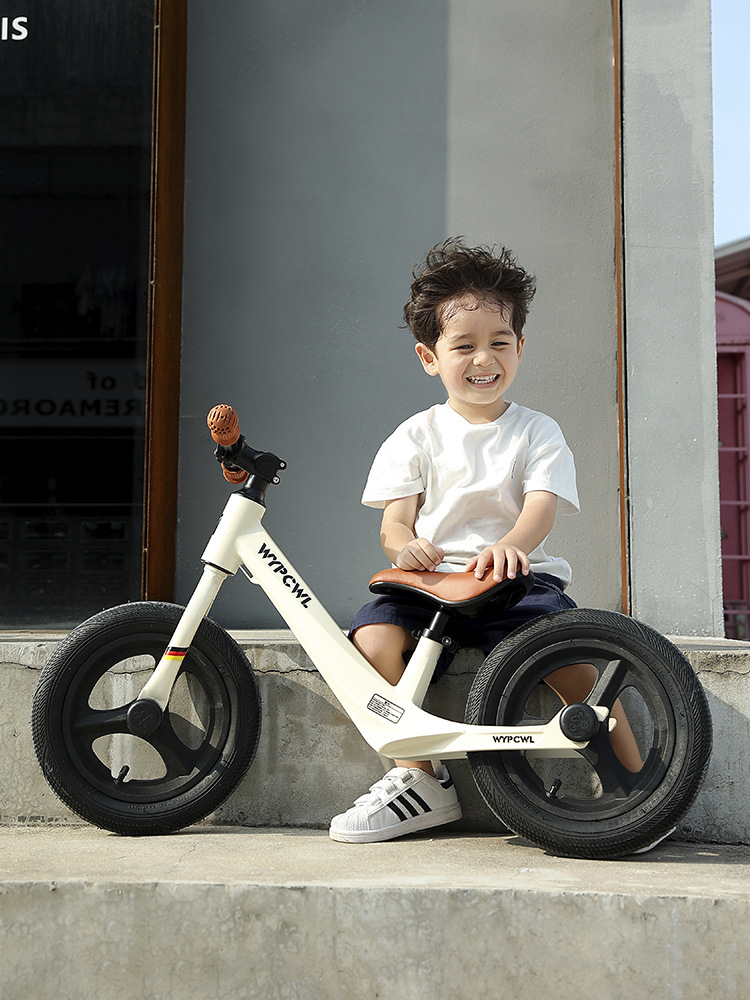 镁合金儿童平衡车无脚踏1-6岁溜溜车双轮宝宝滑行学步车