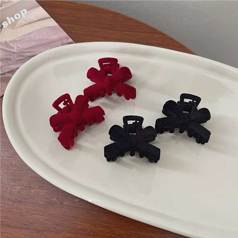 Little bow ~ Autumn and winter flocked small grab clip, a new 2024 style of broken bangs hair clip and women's clip headwear