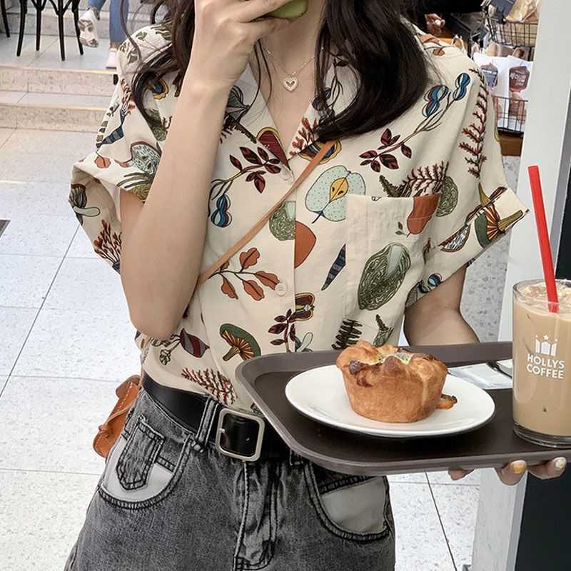 Cute floral short-sleeved chiffon shirt for women, summer design sense, niche loose Japanese-style short top, Hong Kong-style shirt details Picture