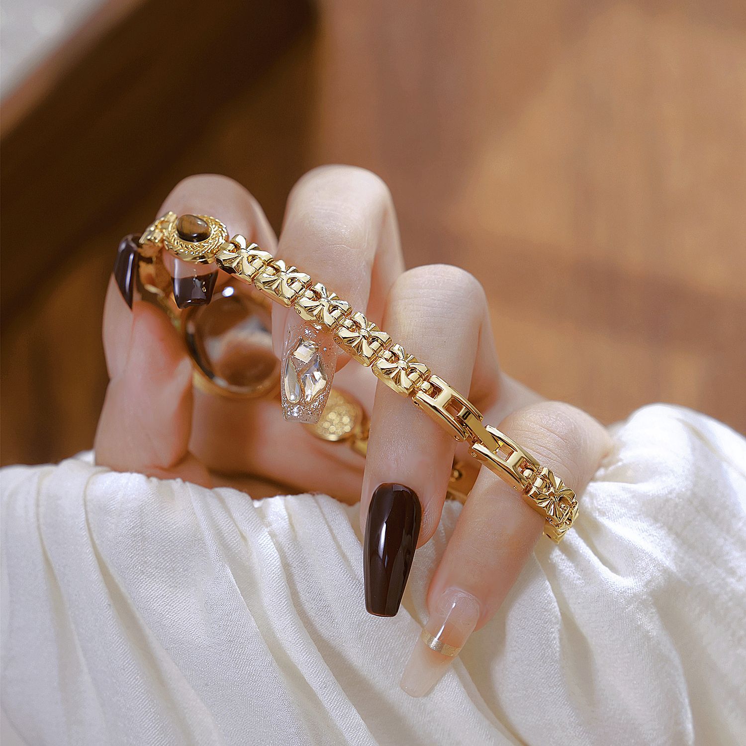 BS New bestseller, factory direct sales for export, natural tiger's eye stone Maillard color series high-end chain watch FA1859 Application Scenario