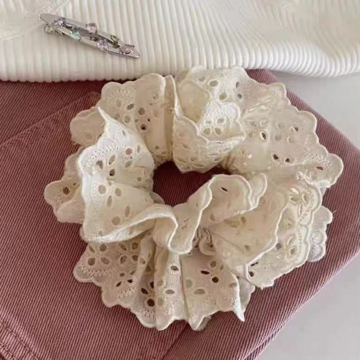 Ins Style High Appearance Level British Preppy Blue Check Scrunchie Western French Vintage Lace Escherichs Application Scenario