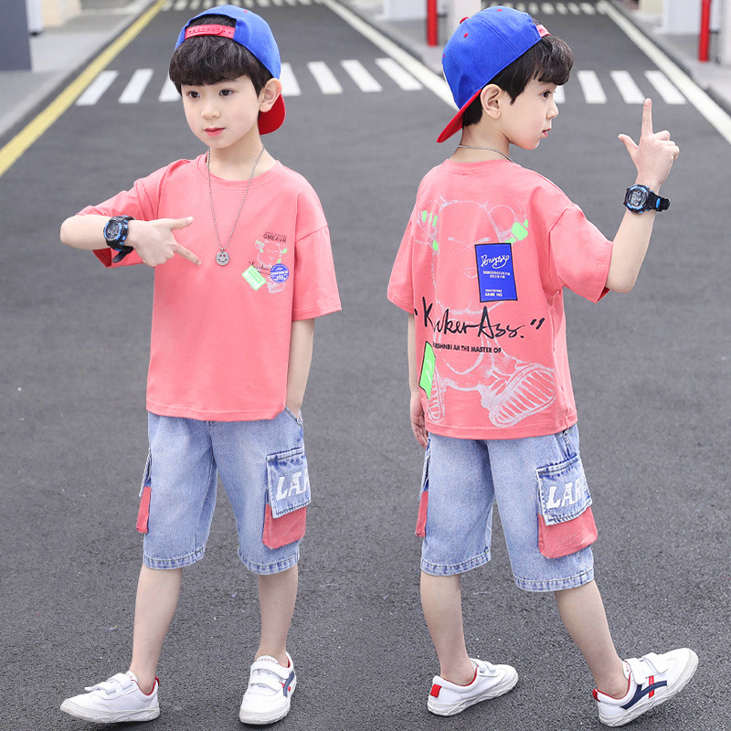 The new 2022 Korean version two-piece children's set for kids, a cool and stylish top and pants for big kids, is a trendy summer outfit in red Application Scenario