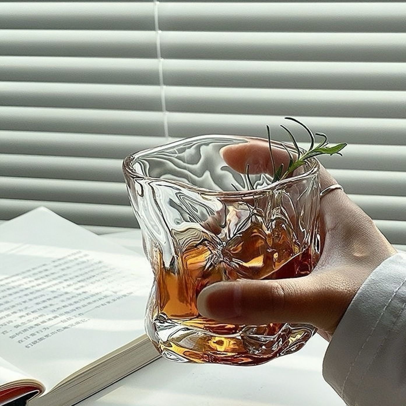【包邮】扭扭杯威士忌酒杯小微醺玻璃杯家用水杯酒杯高颜值杯子
