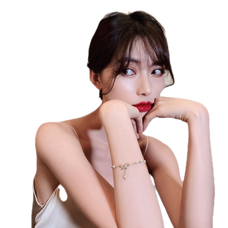 A sweet, simple and versatile Korean bow bracelet with a unique design. A student best friend on Instagram Item Picture