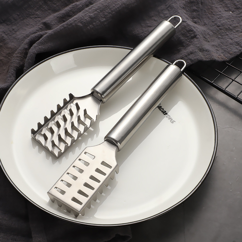 New Stainless Steel Home Fish Scale Scraper Creative Scale Knife Multi-Functional Fish Planer Kitchen Gadgets Application Scenario