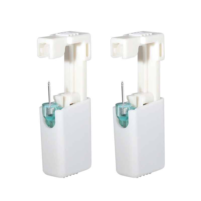 饰品/耳饰/钛钢耳钉/耳钉/圆饼耳钉白底实物图