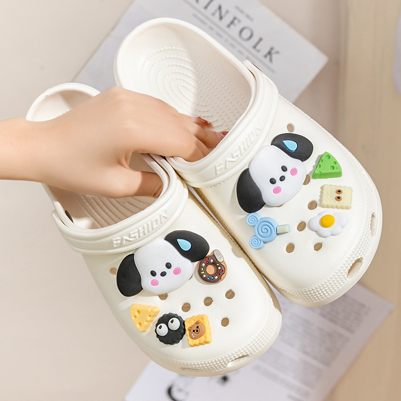 Cartoon Crocs Ladies Summer Step On The Shit Feeling To Wear 2024 New Cute Thick Soles Non-Slip Bao Toe Beach Shoes Men details Picture